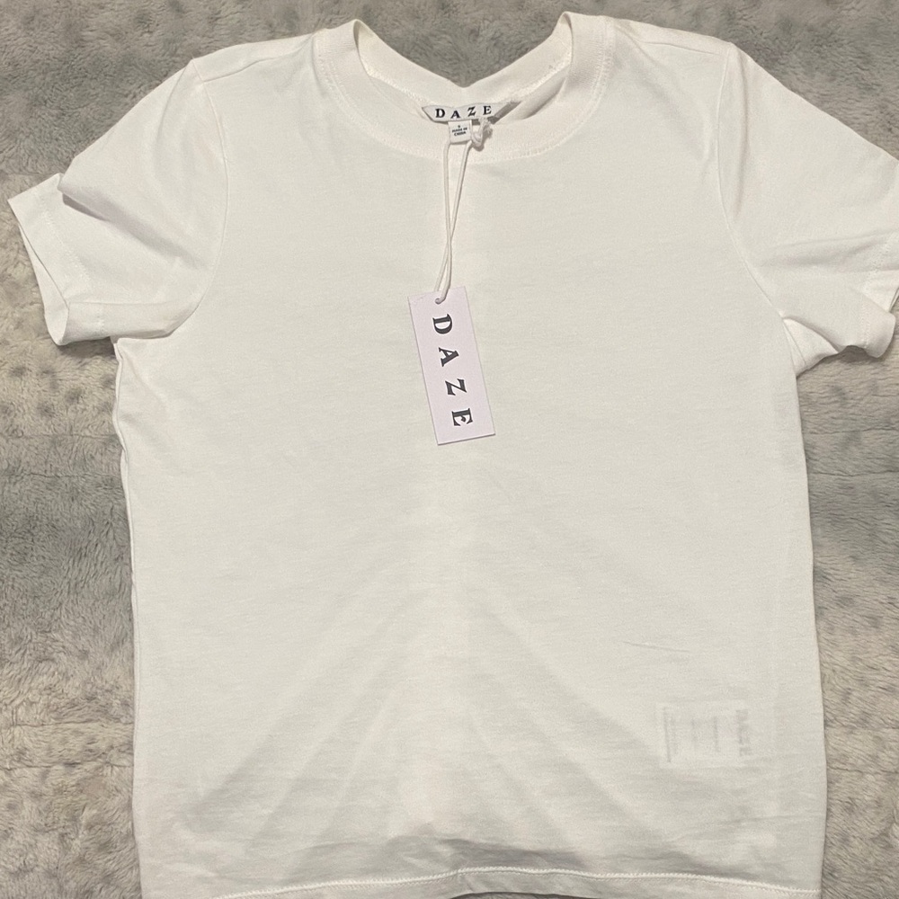 Daze Women's White Short Sleeve Tee